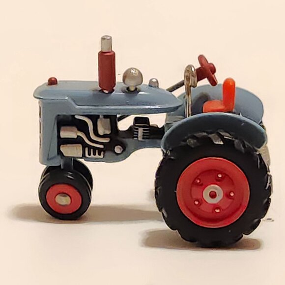 2003 Antique Tractors Miniature Collector's Series 7th in a Series Mini Tractor - Picture 6 of 10